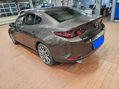 Używany Mazda 3 Selection 186 KM (136 kW) 2020 Brązowy Sedan/Limuzyna