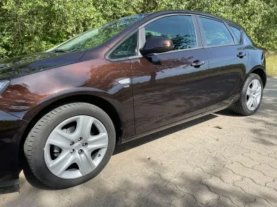 Usata Opel Astra Energy 120 CV (88 kW) 2014 Marrone Berlina