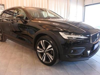 Usata Volvo V60 CC Ultimate 197 CV (144 kW) 2023 Nero Station wagon