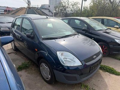 Usata Ford Fiesta 64 CV (47 kW) 2004 Blu Utilitaria