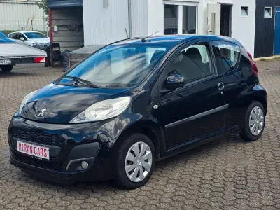 Gebraucht Peugeot 107 Active 68 PS (50 kW) 2012 Schwarz Kleinwagen