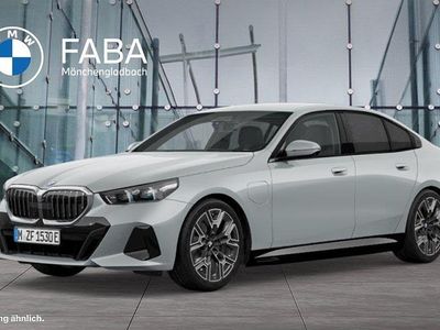 Neu BMW 530e M Sport 299 PS (219 kW) 2026 Grau Limousine