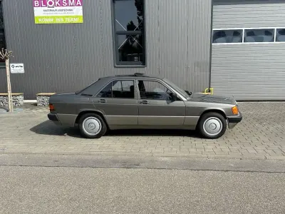 Używany Mercedes 190 102 KM (75 kW) 1988 Sedan/Limuzyna