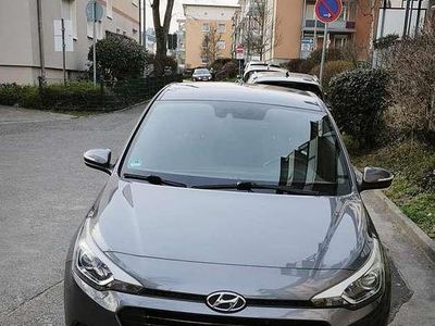 Gebraucht Hyundai i20 Passion 101 PS (74 kW) 2016 Grau Limousine