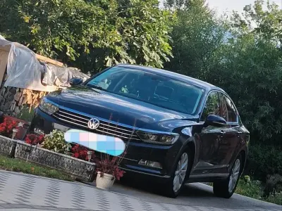 Gebraucht VW Passat 150 PS (110 kW) 2026 Blau Kombi