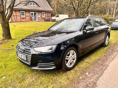 Schwarz Gebraucht 2016 Audi A4 Comfort Kombi | 16.480 € (Fairer Preis)