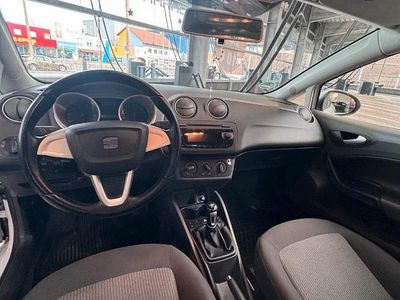 Weiß Gebraucht 2012 Seat Ibiza Kleinwagen | 2.990 €