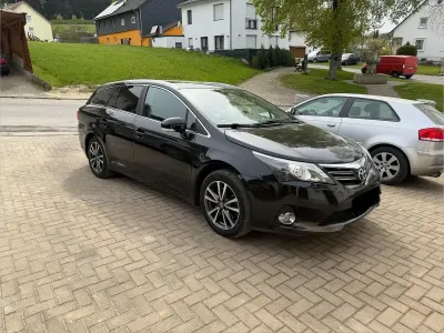 Gebraucht Toyota Avensis T2 150 PS (110 kW) 2013 Schwarz Kombi