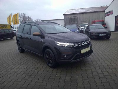 Perlmuttschwarz Gebraucht 2024 Dacia Jogger Extreme Van / Kleinbus | 24.800 € (Fairer Preis)