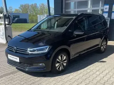 Używany VW Touran Move 150 KM (110 kW) 2023 Czarny Minivan