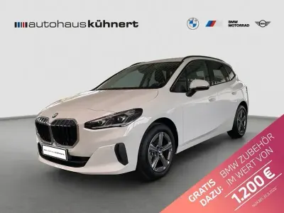 Gebraucht BMW 220 Active Tourer Luxury Line 156 PS (114 kW) 2025 Weiß Van / Kleinbus