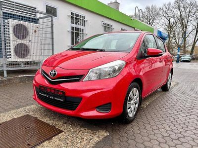 Gebraucht Toyota Yaris Life 99 PS (72 kW) 2012 Rot Kleinwagen