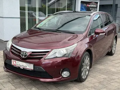 Gebraucht Toyota Avensis Executive 177 PS (130 kW) 2014 Rot Kombi