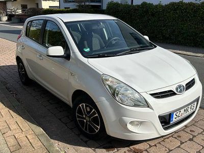 Gebraucht Hyundai i20 Edition 77 PS (56 kW) 2012 Weiß Kleinwagen