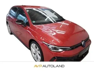 Używany VW Golf VIII R-line 150 KM (110 kW) 2025 Czerwony Sedan/Limuzyna