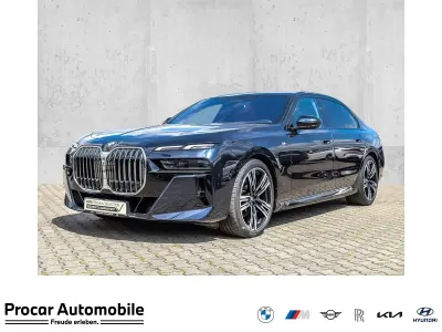 Gebraucht BMW 740 M Sport 286 PS (210 kW) 2025 Carbonschwarz Limousine