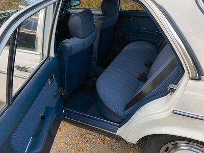 Gebraucht Mercedes 240 72 PS (52 kW) 1984 Weiß Limousine