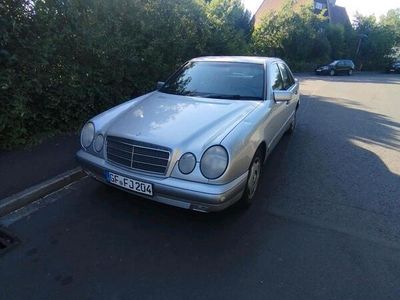 Mercedes E200
