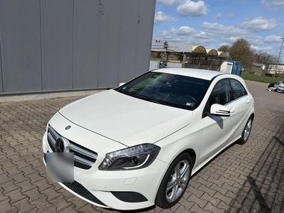 Second-hand Mercedes A180 Urban 122 CP (89 kW) 2014 Alb Berlinǎ