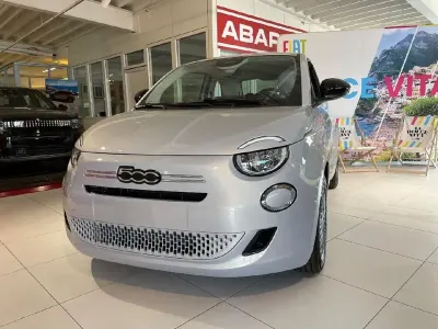 Neu Fiat 500 Icon 65 PS (47 kW) 2026 Blau Limousine