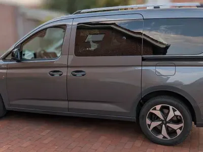 Gebraucht Ford Tourneo Active 114 PS (83 kW) 2023 Grau Van / Kleinbus