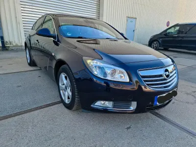Gebraucht Opel Insignia Edition 160 PS (117 kW) 2013 Blau Limousine
