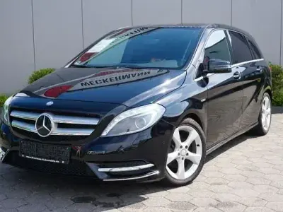 Gebraucht Mercedes B200 156 PS (114 kW) 2012 Schwarz Kleinwagen