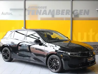 Gebraucht Opel Astra Elegance 150 PS (110 kW) 2022 Diamant schwarz/karbon schwarz Limousine