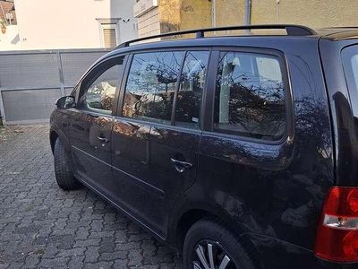 Gebraucht 2005 VW Touran Highline Van / Kleinbus | 2.350 € (Etwas zu teuer)
