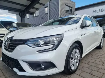 Gebraucht Renault Mégane Intens 110 PS (80 kW) 2018 Weiß Limousine