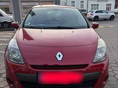 Gebraucht Renault Clio III 75 PS (55 kW) 2010 Rot Limousine