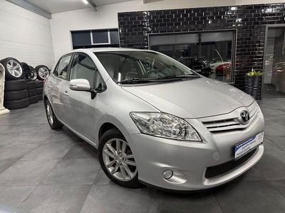 Silber Gebraucht 2010 Toyota Auris Life+ Limousine | 7.499 € (Fairer Preis)