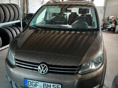 Gebraucht VW Touran 105 PS (77 kW) 2014 Braun Van / Kleinbus