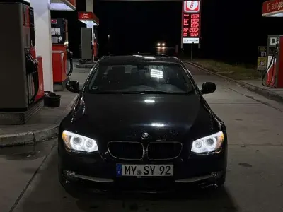 Gebraucht BMW 318 143 PS (105 kW) 2011 Schwarz Coupé