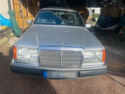 Gebraucht Mercedes 200 75 PS (55 kW) 1991 Silber Limousine