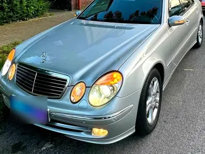 Gebraucht Mercedes E270 Avantgarde 177 PS (130 kW) 2002 Silber Limousine