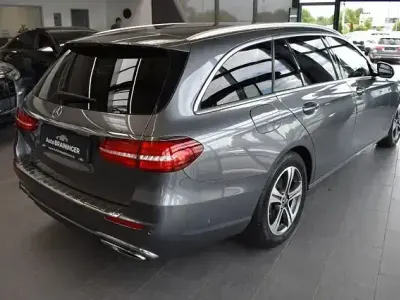 Gebraucht Mercedes E220 Avantgarde 194 PS (142 kW) 2020 Grau Limousine