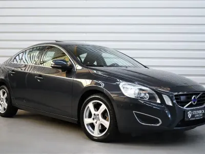 Gebraucht Volvo S60 Summum 163 PS (119 kW) 2012 Grau Limousine