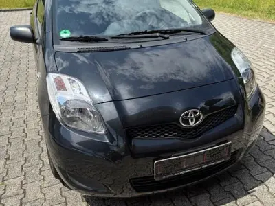 Gebraucht Toyota Yaris 69 PS (50 kW) 2009 Schwarz Kleinwagen