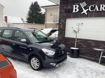 Grau Gebraucht 2022 Dacia Lodgy Stepway Van / Kleinbus | 12.990 € (Guter Preis)