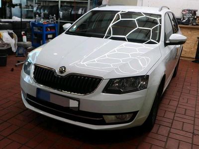 Gebraucht Skoda Octavia Ambiente 150 PS (110 kW) 2015 Weiß Kleinwagen