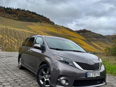 Gebraucht 2015 Toyota Sienna Van / Kleinbus | 14.700 €