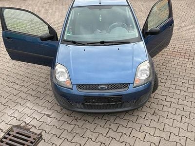 Gebraucht Ford Fiesta 60 PS (44 kW) 2006 Blau Kleinwagen