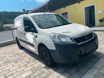 Gebraucht Peugeot Partner 99 PS (72 kW) 2015 Weiß Van / Kleinbus