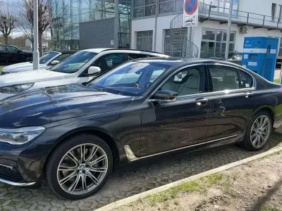 Gebraucht BMW 750 400 PS (294 kW) 2018 Limousine