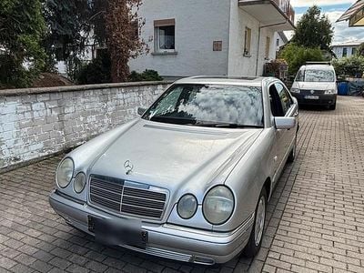 Mercedes E200
