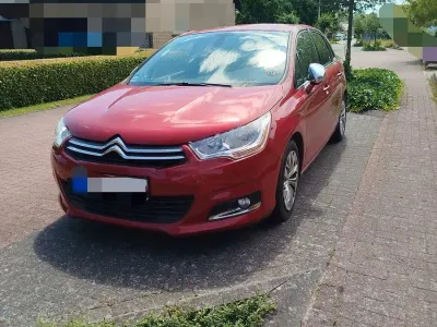 Gebraucht Citroën C4 Tendance 114 PS (83 kW) 2013 Rot Limousine