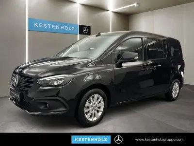 Gebraucht Mercedes eCitan 89 kW (122 PS) 2025 Loparitschwarz Kombi