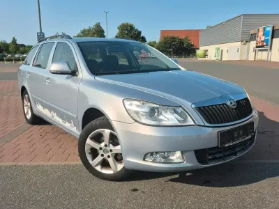 Gebraucht Skoda Octavia 102 PS (75 kW) 2010 Blau Kombi