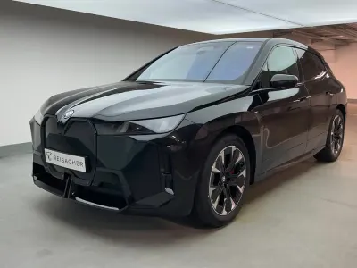 Neu BMW iX Comfort Edition 300 kW (408 PS) 2026 Saphirschwarz metallic SUV